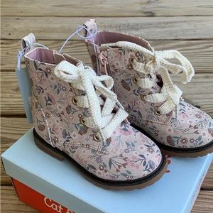 Cat & Jack Toddler Giovanna Boots in Beige, size 7